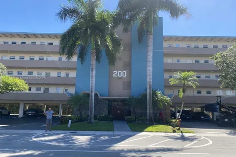 200 NE 14th Ave # 419, Hallandale Beach FL 33009