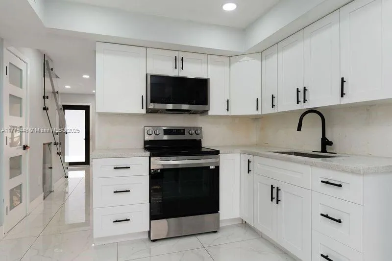 5431 W 22nd Ct # 107, Hialeah FL 33016