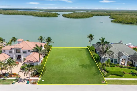 153 Stillwater Ct., Marco Island FL 34145
