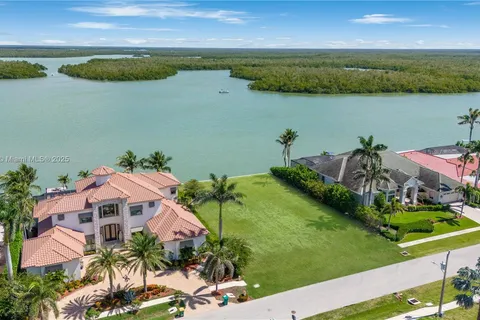 153 Stillwater Ct., Marco Island FL 34145