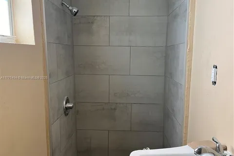 41 SW 7th Ave # 4, Dania Beach FL 33004