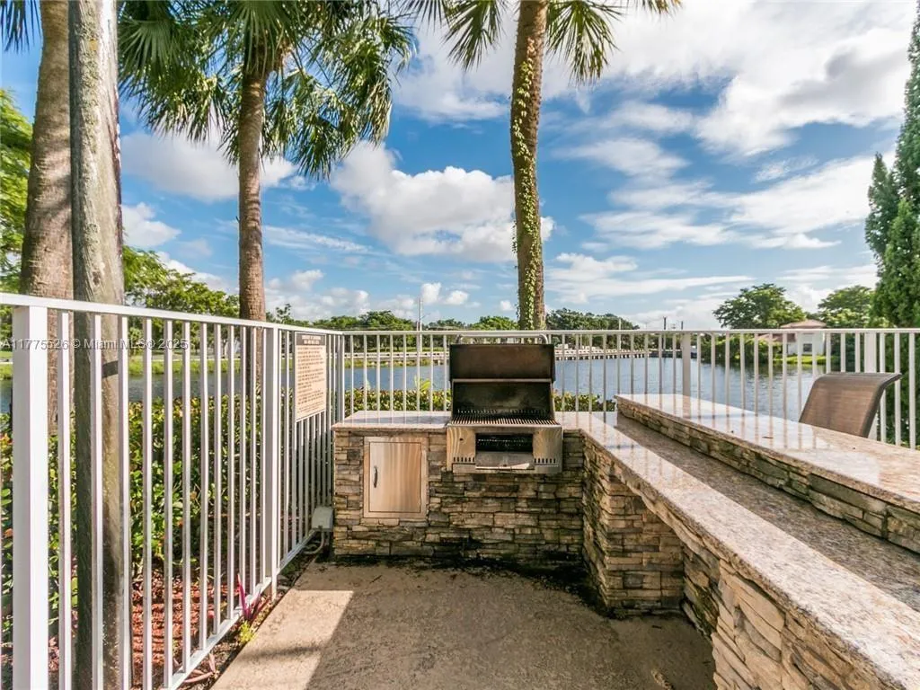 145 SW 96th Ter, Plantation FL 33324