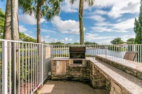 145 SW 96th Ter, Plantation FL 33324