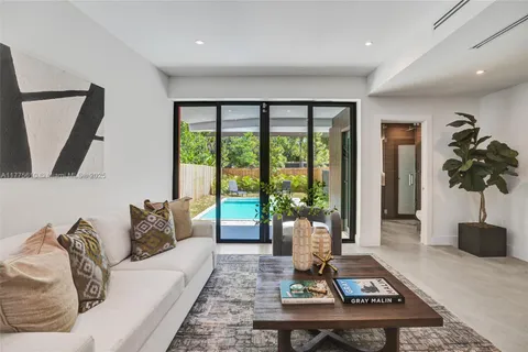 3643 SW 1st Ave # 3643, Miami FL 33145
