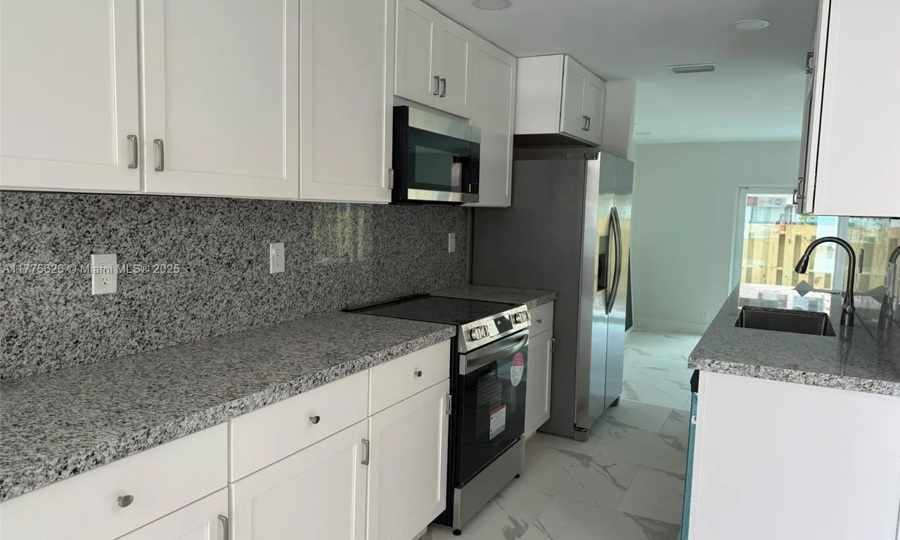 8183 NW 8th Mnr # 9, Plantation FL 33324
