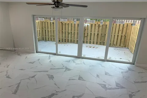 8183 NW 8th Mnr # 9, Plantation FL 33324