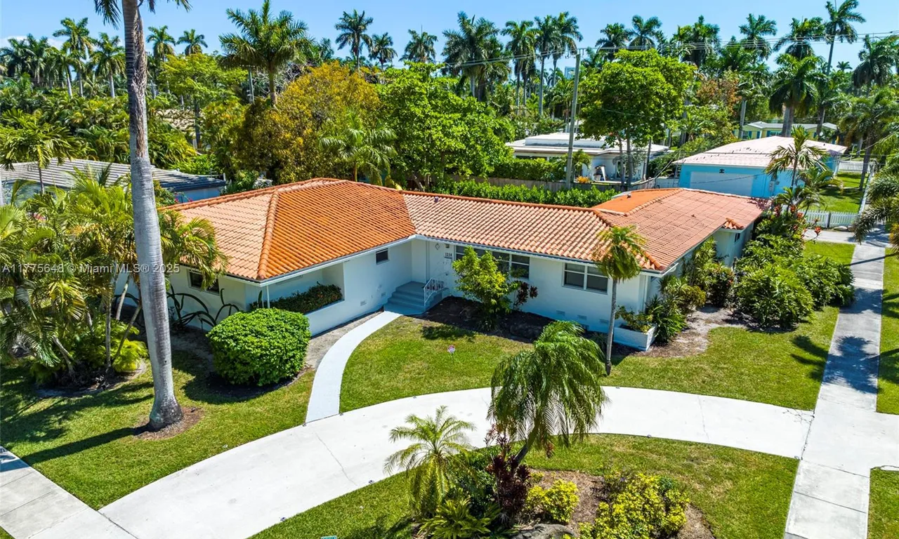 1254 Polk St, Hollywood FL 33019