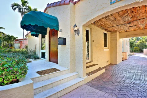 712 Navarre Ave, Coral Gables FL 33134
