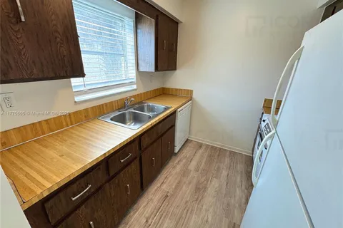 215 NW 25th St # 2, Wilton Manors FL 33311