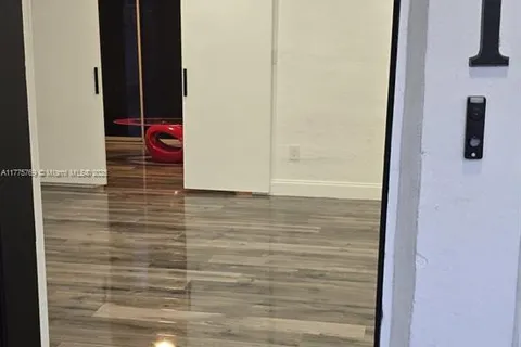 6661 Mckinley St, Hollywood FL 33024