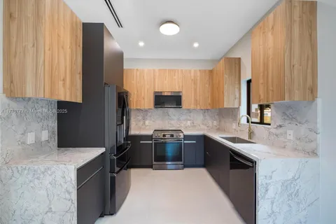 1161 NW 30th St # 1161, Miami FL 33127