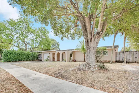 9330 SW 165th St, Palmetto Bay FL 33157