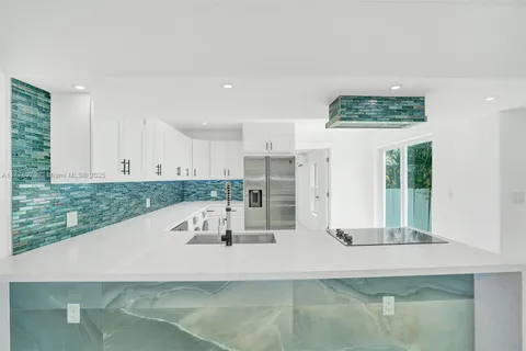 7915 Hawthorne Ave, Miami Beach FL 33141