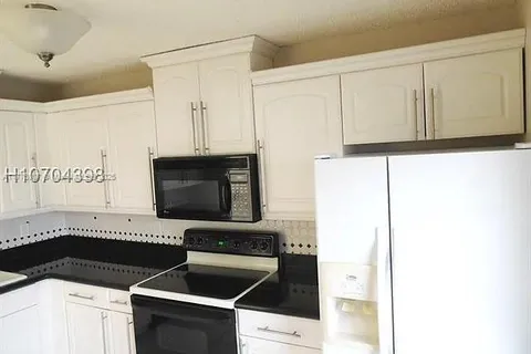 200 NE 14th Ave # 224, Hallandale Beach FL 33009