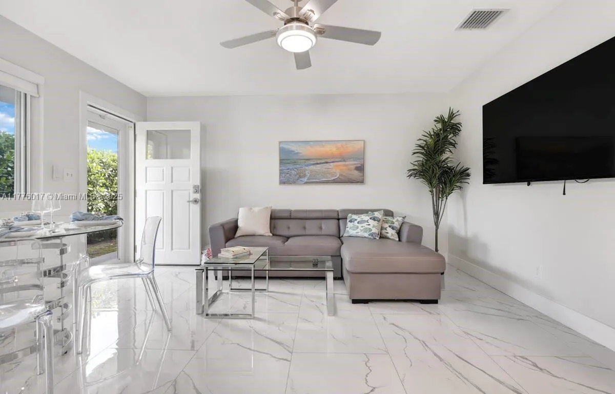1461 NW 10th St # 1, Dania Beach FL 33004