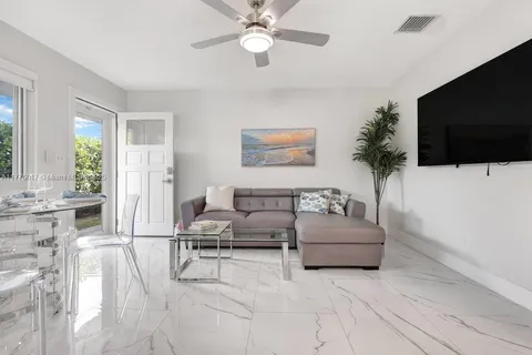 1461 NW 10th St # 1, Dania Beach FL 33004