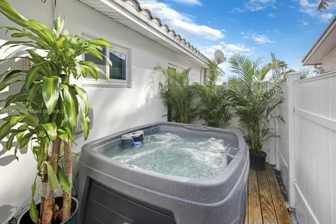 1461 NW 10th St # 1, Dania Beach FL 33004