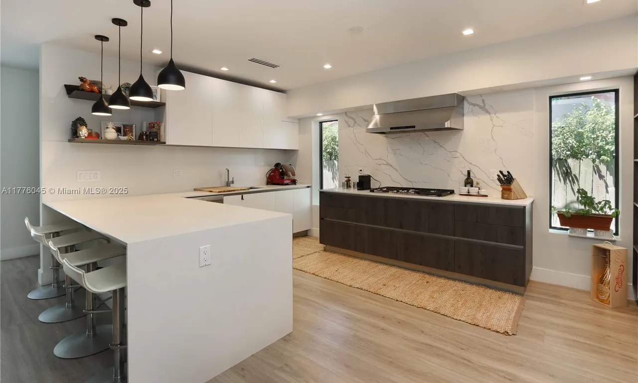 875 W 47th St, Miami Beach FL 33140