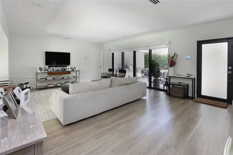875 W 47th St, Miami Beach FL 33140