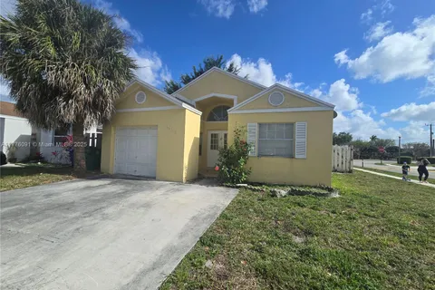 10040 Nandina St, Miramar FL 33025