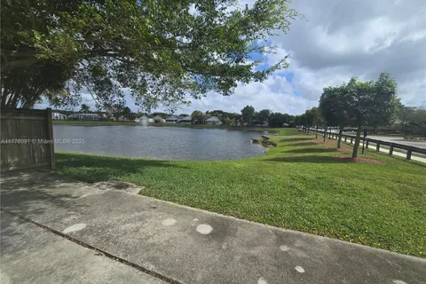 10040 Nandina St, Miramar FL 33025