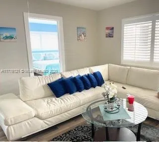 4580 NE 3rd Ave, Oakland Park FL 33334