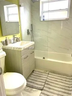 4580 NE 3rd Ave, Oakland Park FL 33334