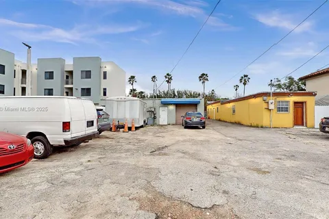 2230 Palm Ave, Hialeah FL 33010