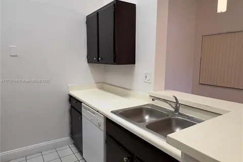 2810 N Oakland Forest Dr # 308, Oakland Park FL 33309