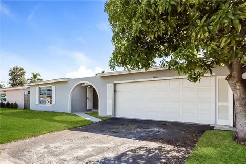 8600 NW 24th Ct, Sunrise FL 33322