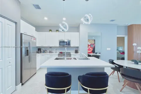 8167 NW 41st St # 410, Doral FL 33166