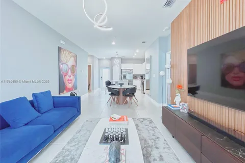 8167 NW 41st St # 410, Doral FL 33166