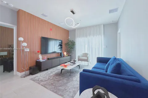 8167 NW 41st St # 410, Doral FL 33166