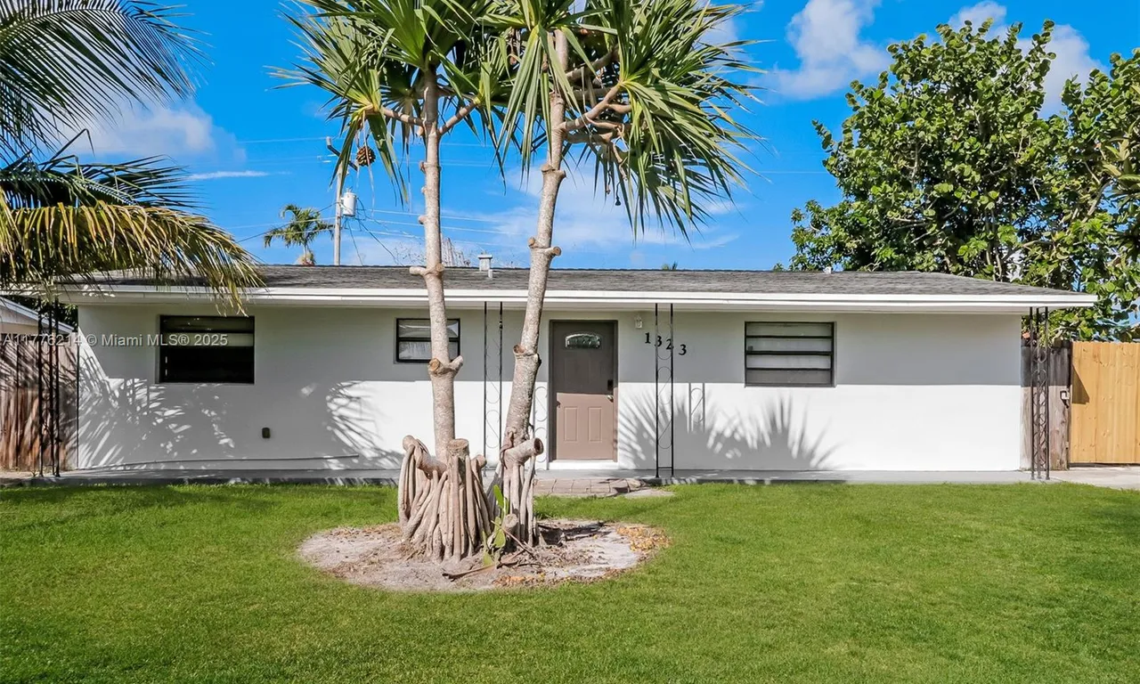 1323 Fernlea Dr, West Palm Beach FL 33417
