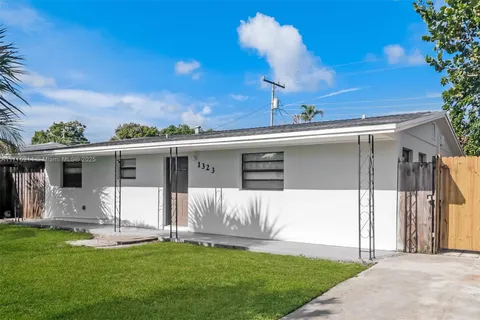 1323 Fernlea Dr, West Palm Beach FL 33417