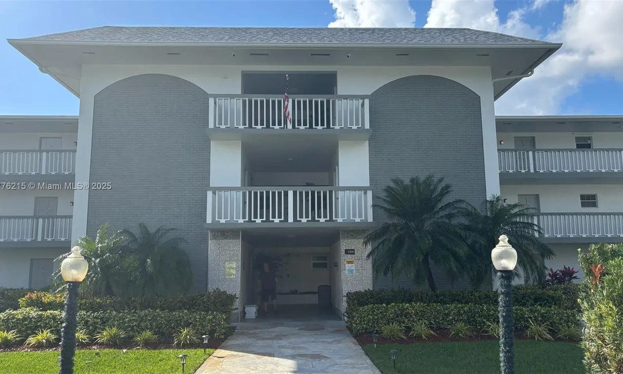 1200 Hillcrest Ct # 106, Hollywood FL 33021
