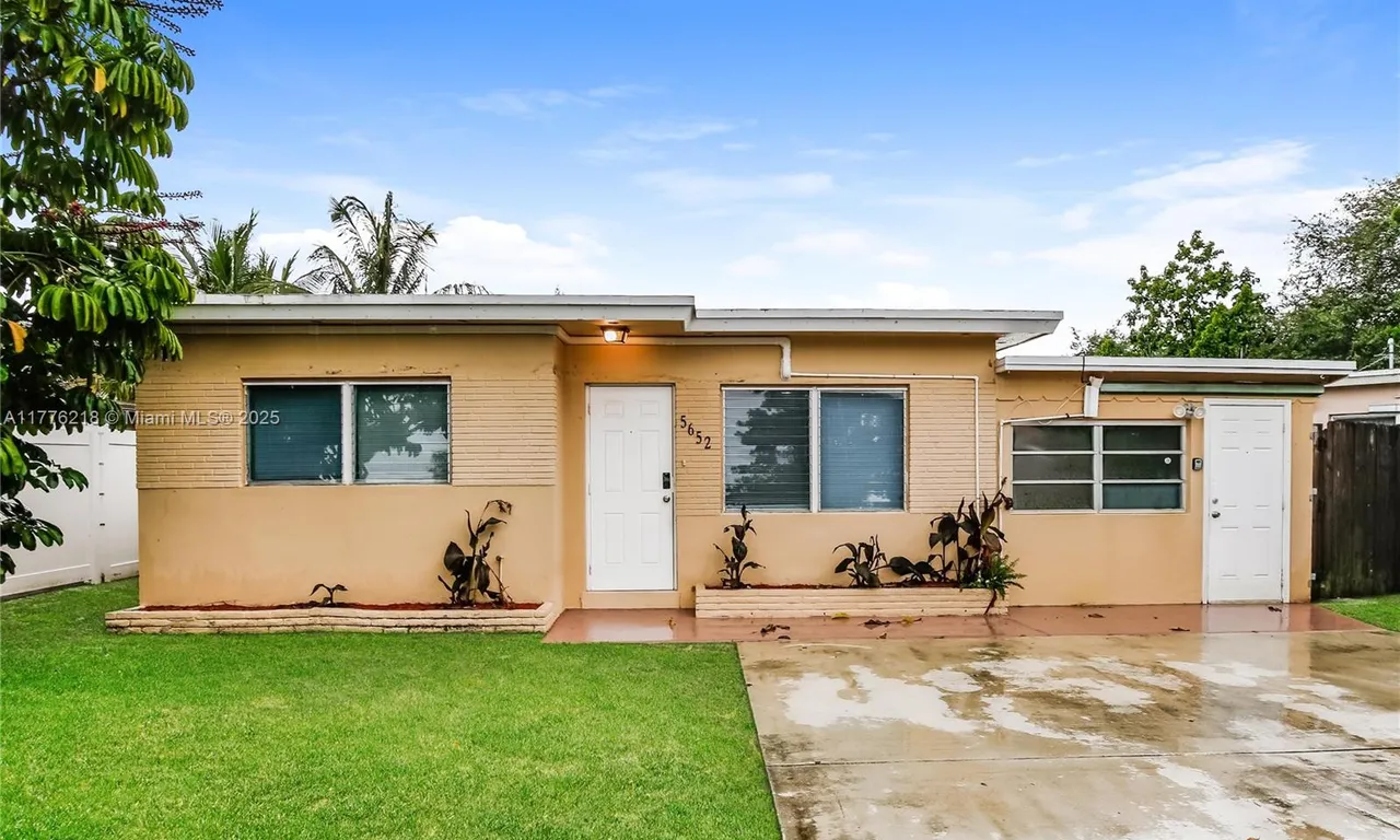 5652 Garfield St, Hollywood FL 33021