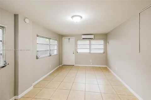 5652 Garfield St, Hollywood FL 33021