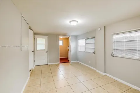 5652 Garfield St, Hollywood FL 33021