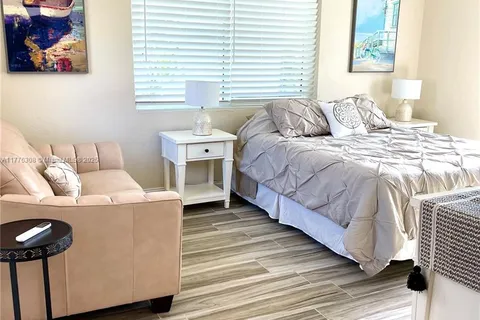 326 Roosevelt St # 5, Hollywood FL 33019