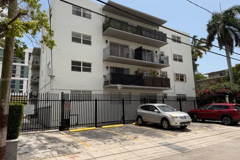 444 SW 4th St # 302, Miami FL 33130