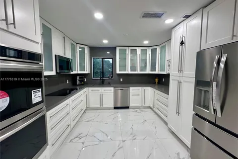1360 NE 137th St, North Miami FL 33161