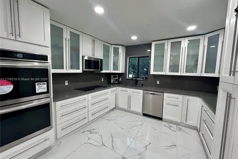 1360 NE 137th St, North Miami FL 33161