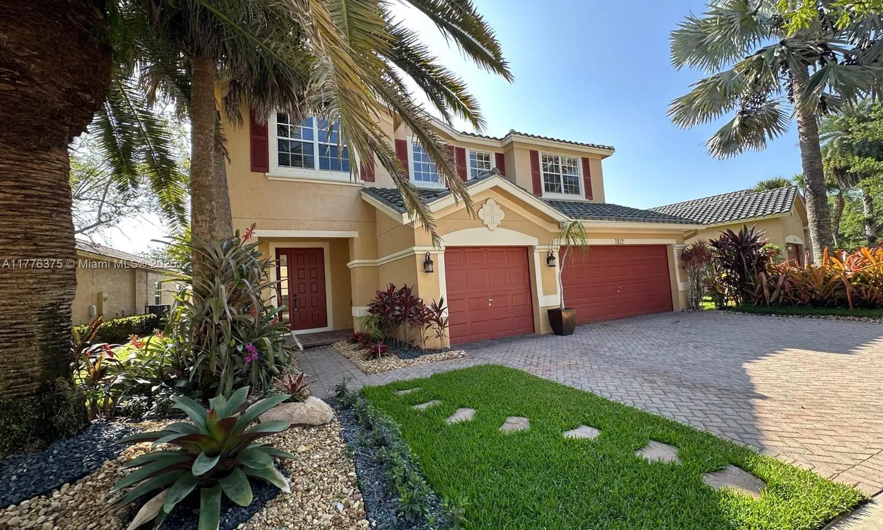 3922 W Whitewater Ave, Weston FL 33332