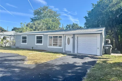 6430 SW 15th St, North Lauderdale FL 33068