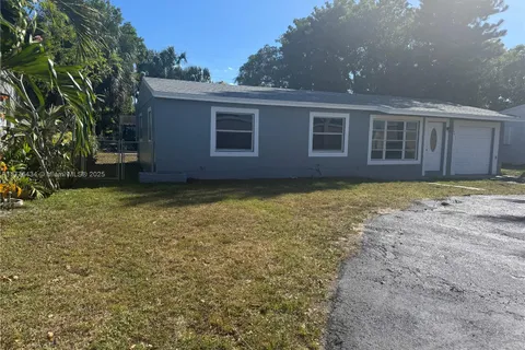 6430 SW 15th St, North Lauderdale FL 33068