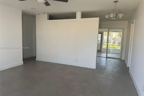 6430 SW 15th St, North Lauderdale FL 33068