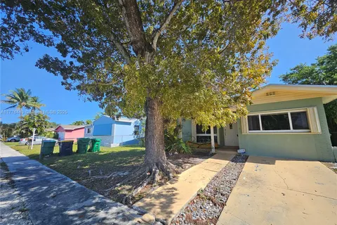 279 SW 8th St, Dania Beach FL 33004