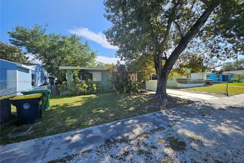 279 SW 8th St, Dania Beach FL 33004