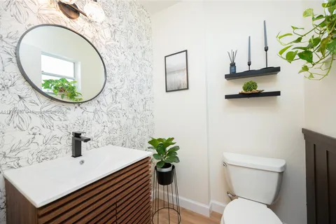 1000 NE 14th Ave # 404, Hallandale Beach FL 33009